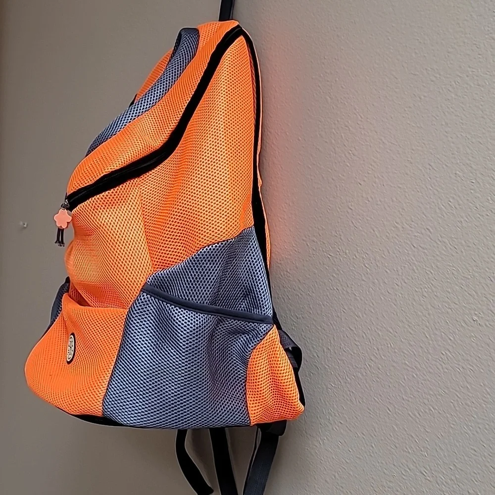 Dog/Cat Backpack carrier for medium size pets. EUC.